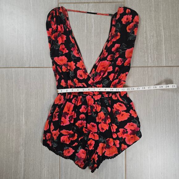 Billabong Midnight Hour Sleeveless Floral Romper Size Medium - Picture 4 of 8